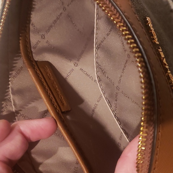 MICHAEL KORS PURSE - Picture 5 of 5